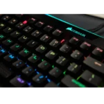 ⁦מקלדת גיימינג מכנית K95 RGB PLATINUM— CHERRY® MX Speed — Black (KR2)⁩ – תמונה ⁦3⁩