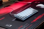 ⁦מקלדת גיימינג חוטית דגם CLIPPER PRO MINI 60 Hall Effect בצבע לבן מבית Corsair⁩ – תמונה ⁦3⁩