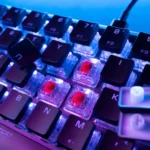 ⁦מקלדת גיימינג ROCCAT VULCAN II Mini 65% – שחור⁩ – תמונה ⁦5⁩