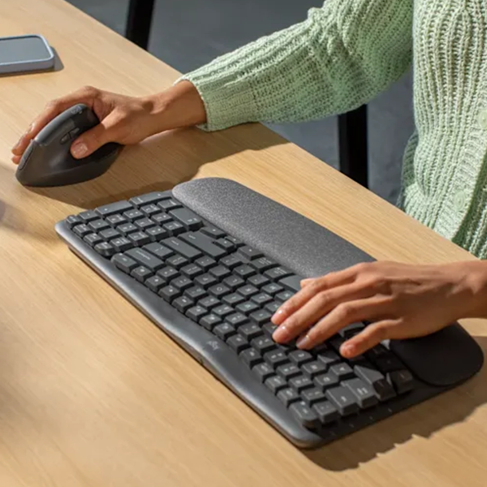 Logitech Wave Keys & Lift – נוחות ארגונומית חכמה לעבודה יומיומית