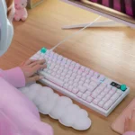 ⁦מקלדת גיימינג חוטית דגם G316 X 98 בצבע לבן מבית Logitech⁩ – תמונה ⁦4⁩