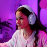 ⁦אוזניות אלחוטיות דגם G325 בצבע סגול לילך מבית LOGITECH⁩ – תמונה ⁦4⁩